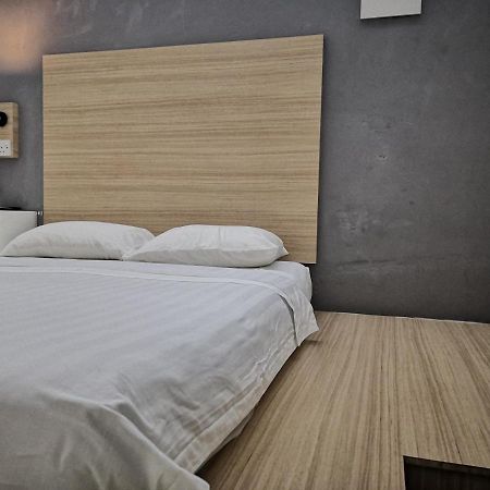 Dragon Door Hotel Sitiawan Eksteriør bilde